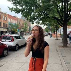 Meet your Posher, Lara